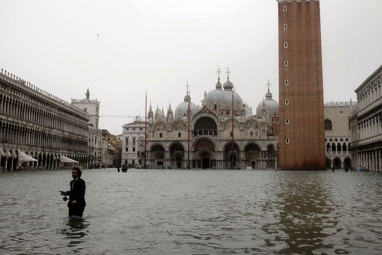 Üleujutus Veneetsias. Pildil Püha Markuse väljak