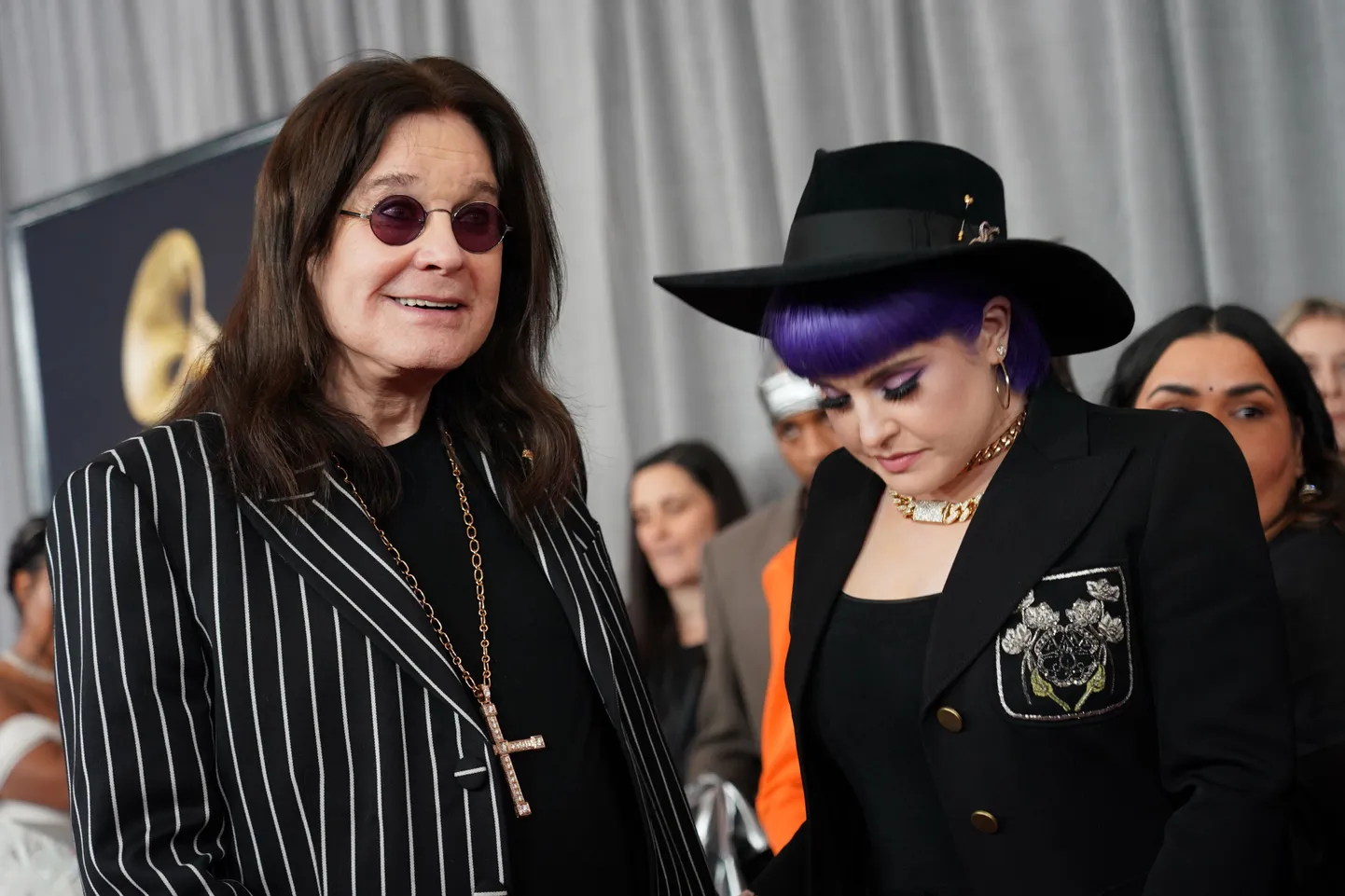 PImeduse prints Ozzy Osbourne ja tütar Kelly Grammy auhindade jagamisel.