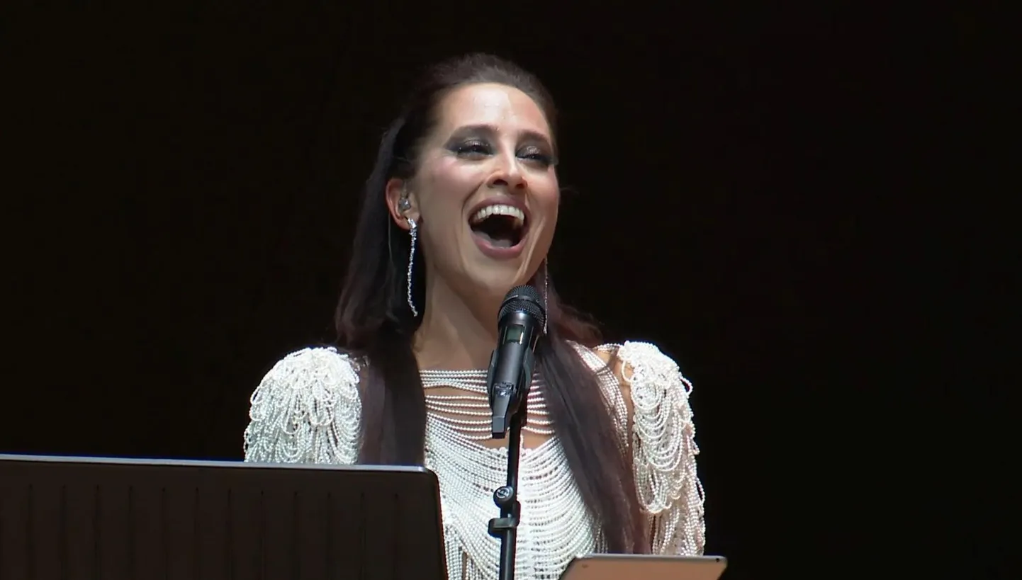 Lühiooperi «Ööbik ja üliõpilane» esmaettekanne Vanemuise kontserdimajas. Ööbiku rollis Elina Nechayeva.