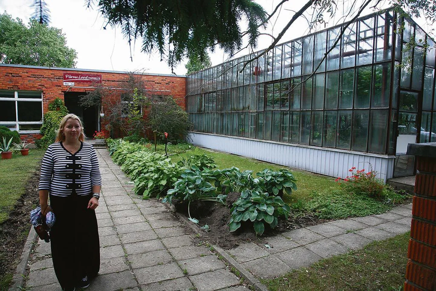 Pärnu loodus- ja tehnikamaja direktori Kaire Narva ütlust mööda viiakse Mai 2a hoonest ja selle esiselt uude majja kaasa nii palju taimi kui võimalik. Septembriks on kasvuhoone tühi ja linn paneb kinnistu müüki.