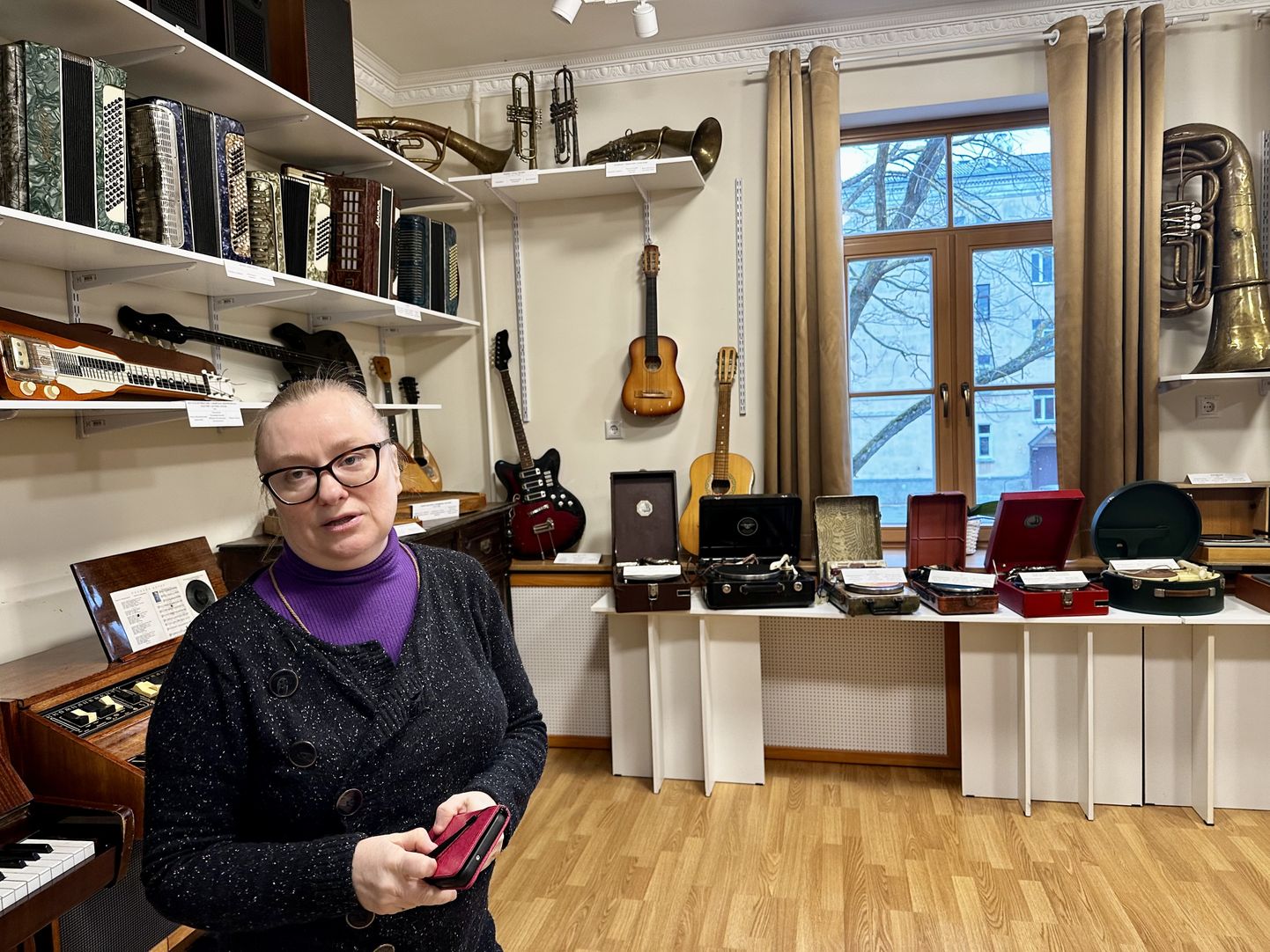 Елена Антушева в зале музыки, Силламяэский музей.