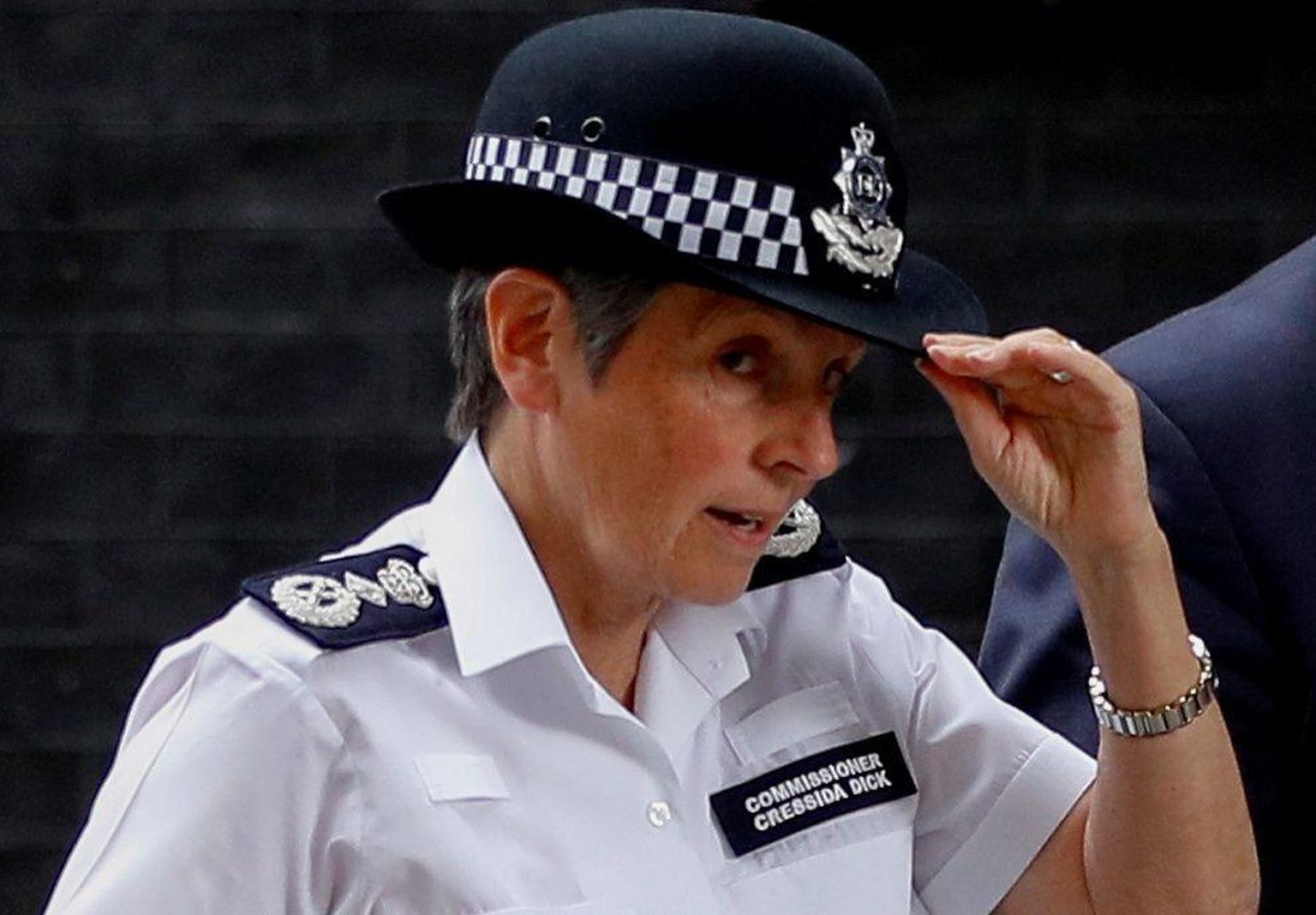 Mälestusteenistuse jõulise mahasurumise järel on nõutud enesekindla juhina tuntud Londoni politseiülema Cressida Dicki tagasiastumist.