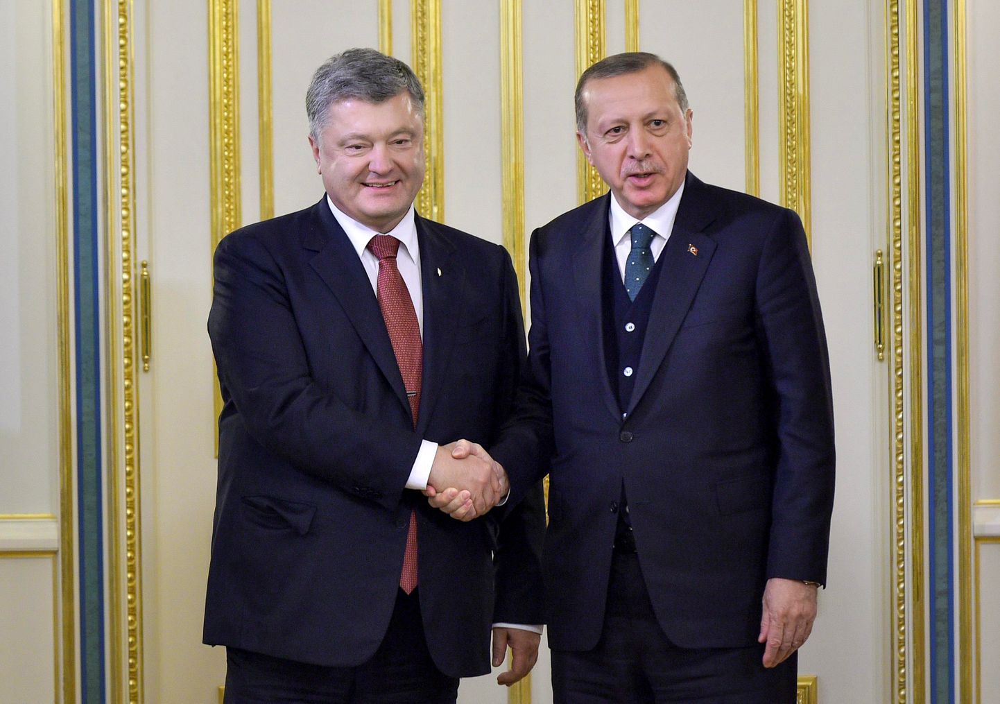 Petro Porošenko (vasakul) ja Recep Tayyip Erdoğan.