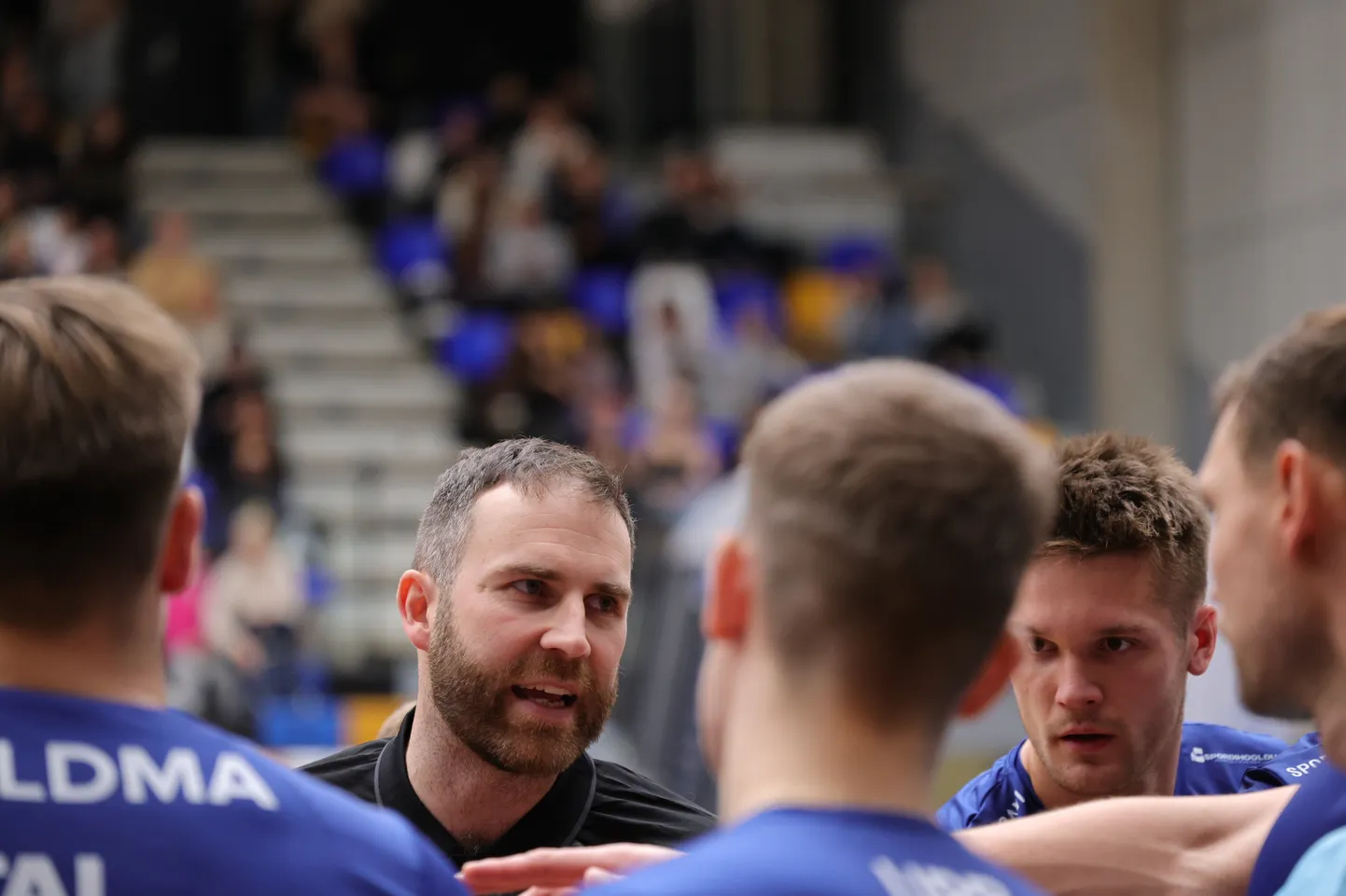 Selver x TalTechi peatreener Andres Toobal (vasakult teine) lootis, et koduplatsil Meistrite liiga eelringis saadud 3:0 võit andis tiimile enesekindlust juurde, aga Hollandis võtsid vastased selle sama hooga tagasi.