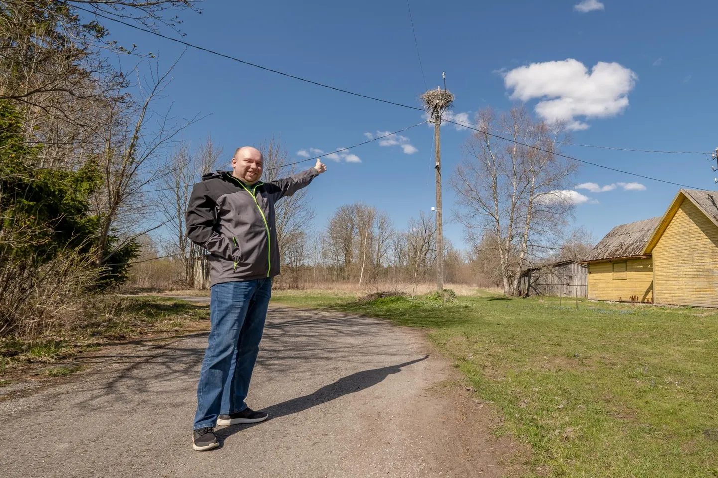 Kuna Andrus Peetsonil jagus kevadel aega, otsustas ta lähedal asuva kurepesa juurde paigaldada kaamera.