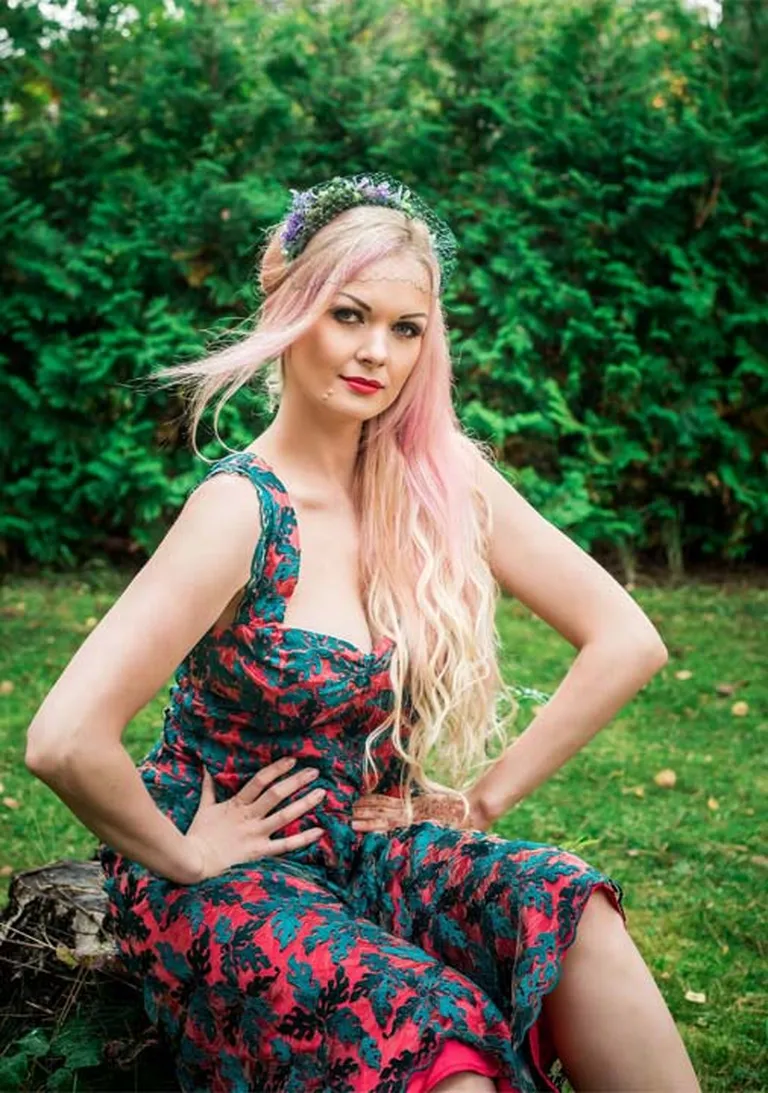 Inese Dāvidsone, vēdiskā astroloģe un «Intuīcijas kārtis» autore