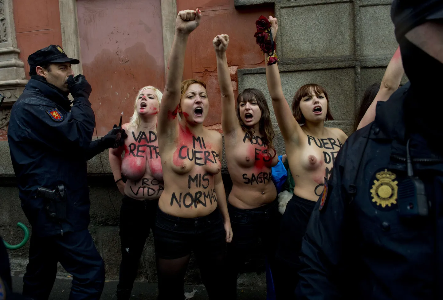 Акция активисток Femen.