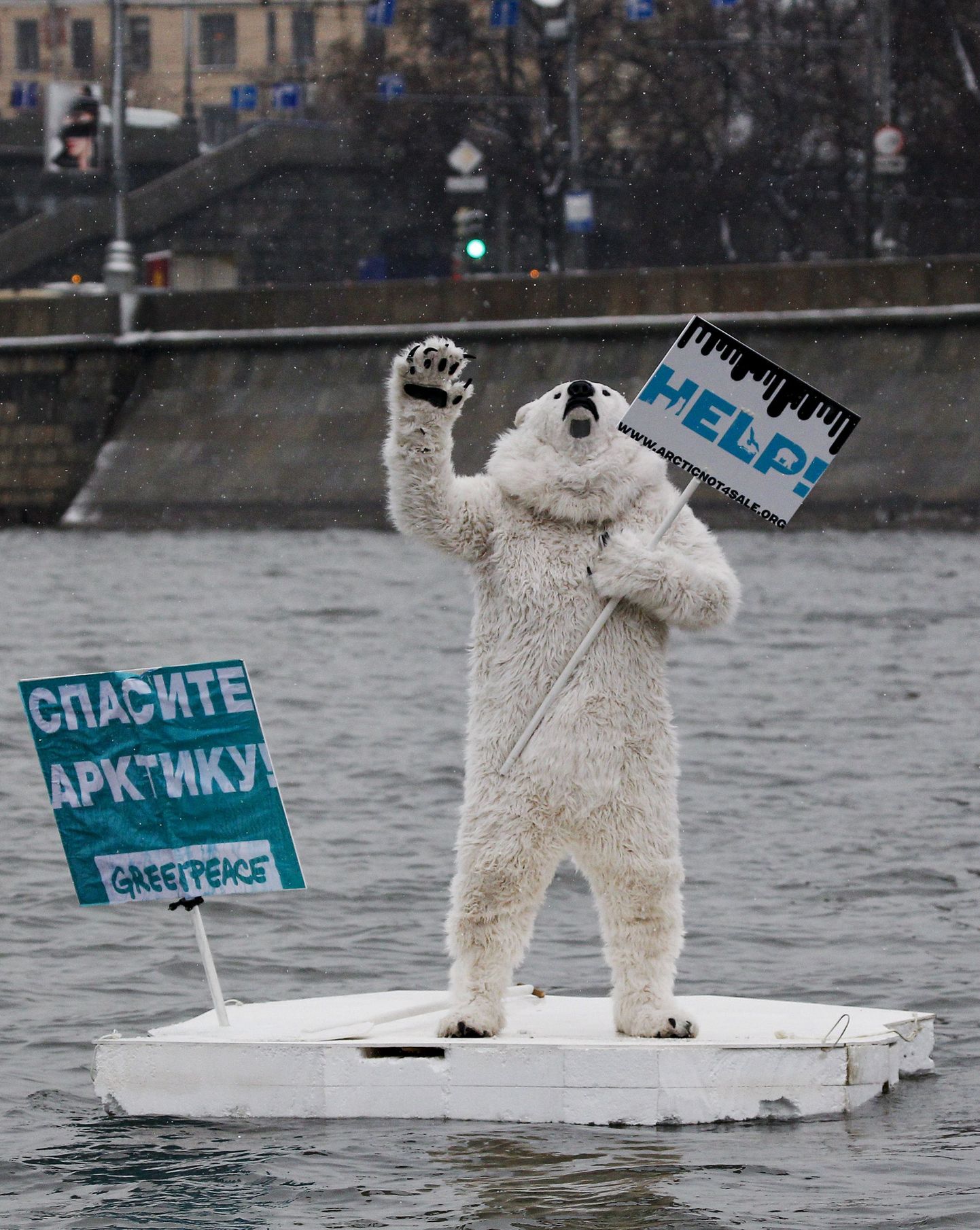Greenpeace´i aktivisti protest Moskva jõel