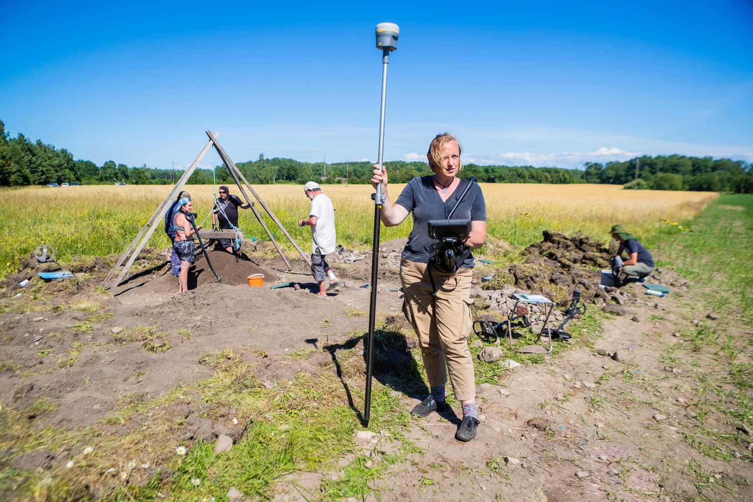 VÄGEV TEHNIKA: Moodne mõõdistustehnika teeb Marika Mägi kinnitusel maastiku kaardistustööd arheoloogi jaoks mitu korda lihtsamaks ja annab leiupaigast kiiresti väga hea ülevaate.