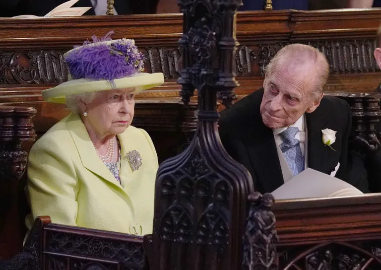 Briti kuninganna Elizabeth II ja ta abikaasa, prints Philip, Edinburghi hertsog 19. mail 2018 oma lapselapse, prints Harry ja Meghan Markle'i laulatusel Windsori lossi St. George'i kabelis