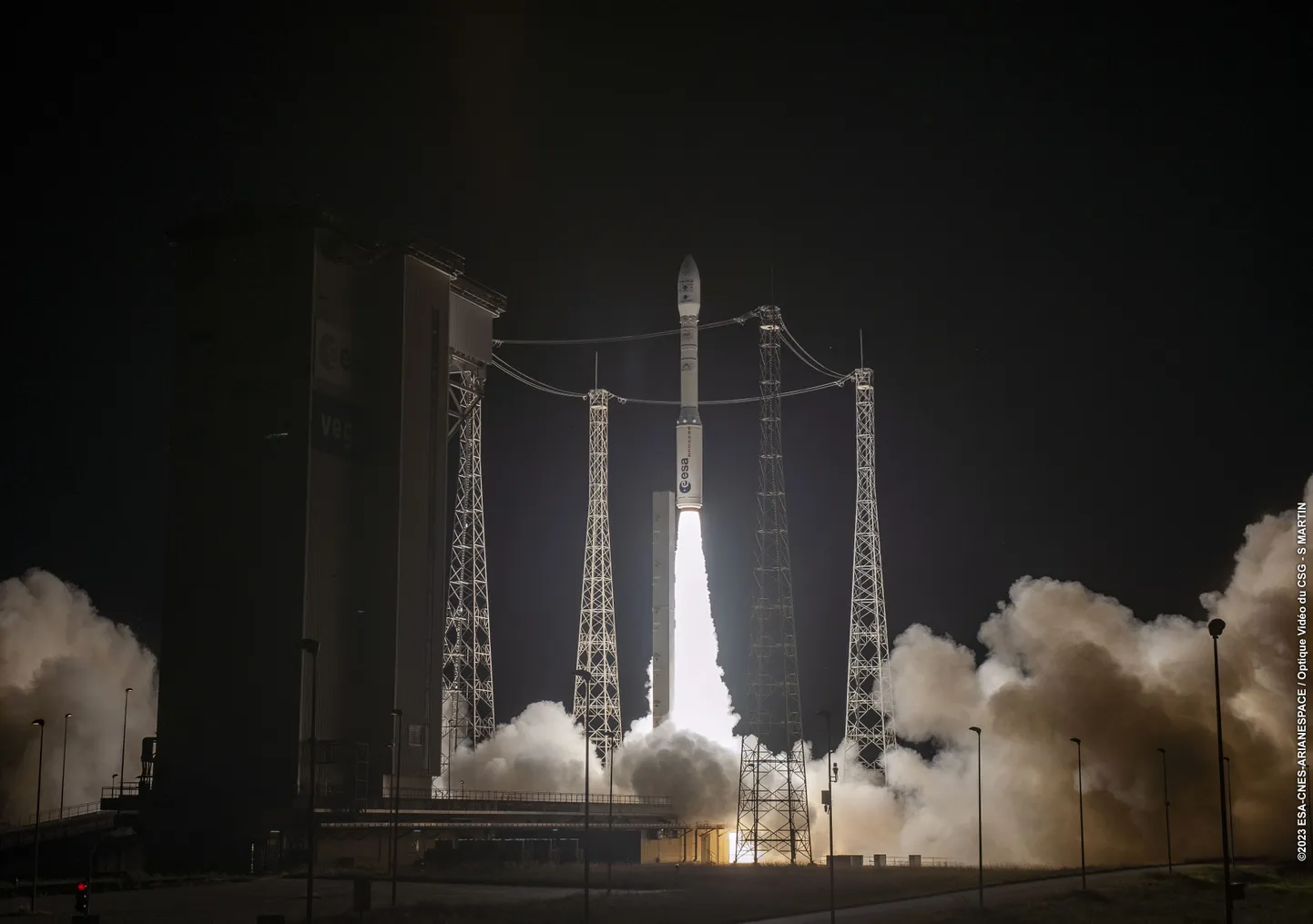 Запуск ракеты Vega.
