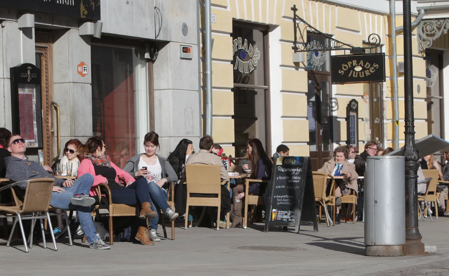 Välikohvikud Tartu Raekoja platsil.