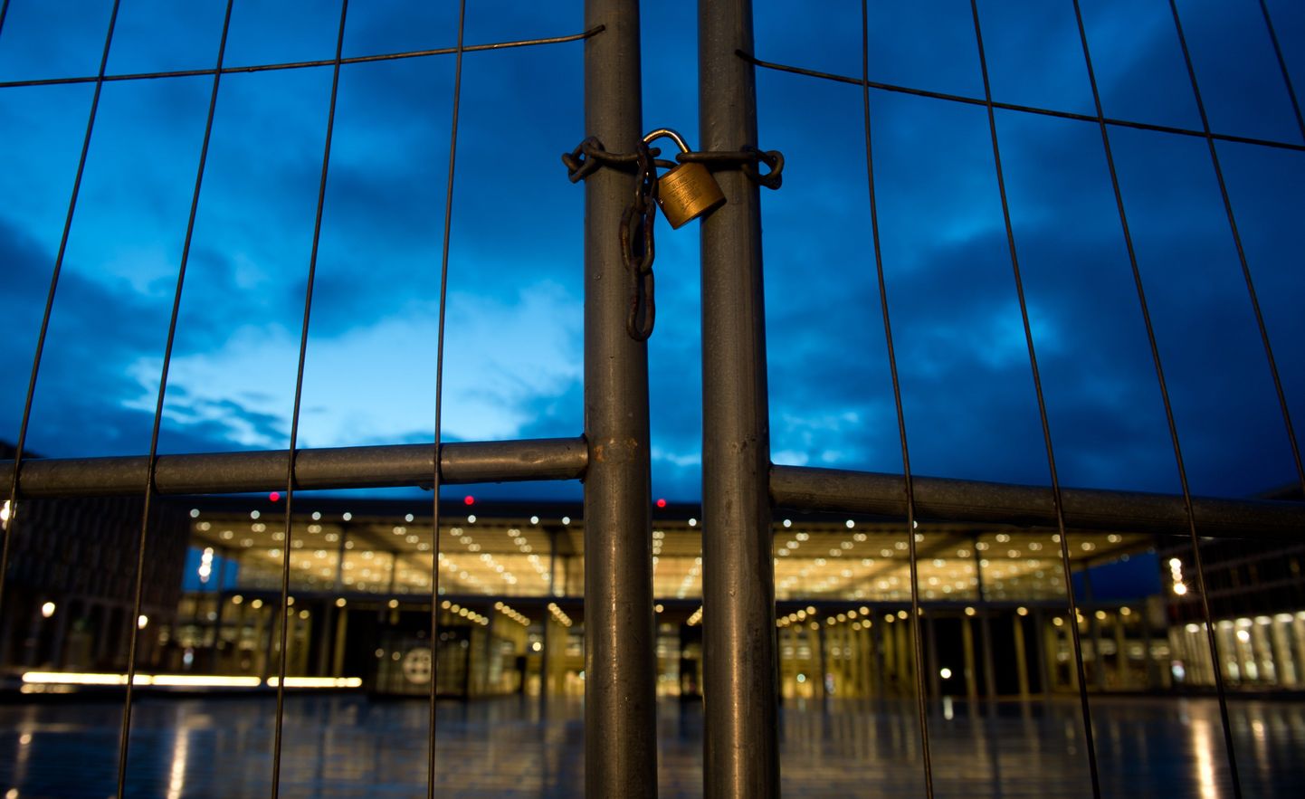 Berliini uus lennujaam - jätkuvalt lukus, kuigi oleks pidanud uksed avama 2012. aasta suvel.