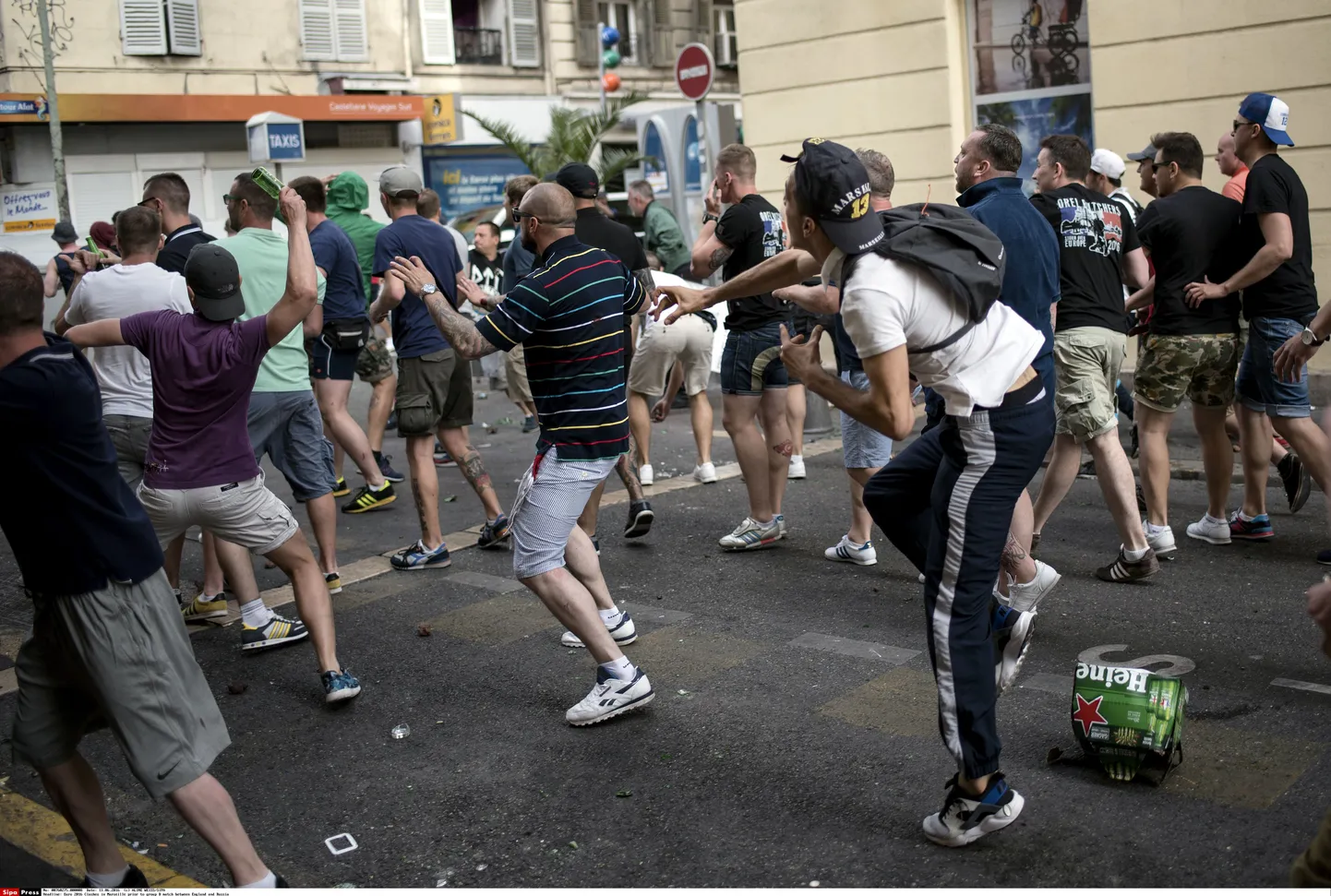 Venemaa ja Inglismaa jalgpallihuligaanide kaklus Marseille'is.