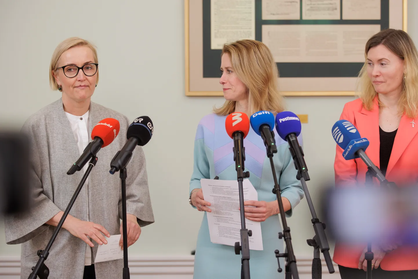 Haridus- ja teadusminister Kristina Kallas, peaminister Kaja Kallas ja terviseminister Riina Sikkut.