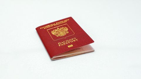 ES gatavojas padarīt stingrākus vīzu noteikumus Krievijas pilsoņiem