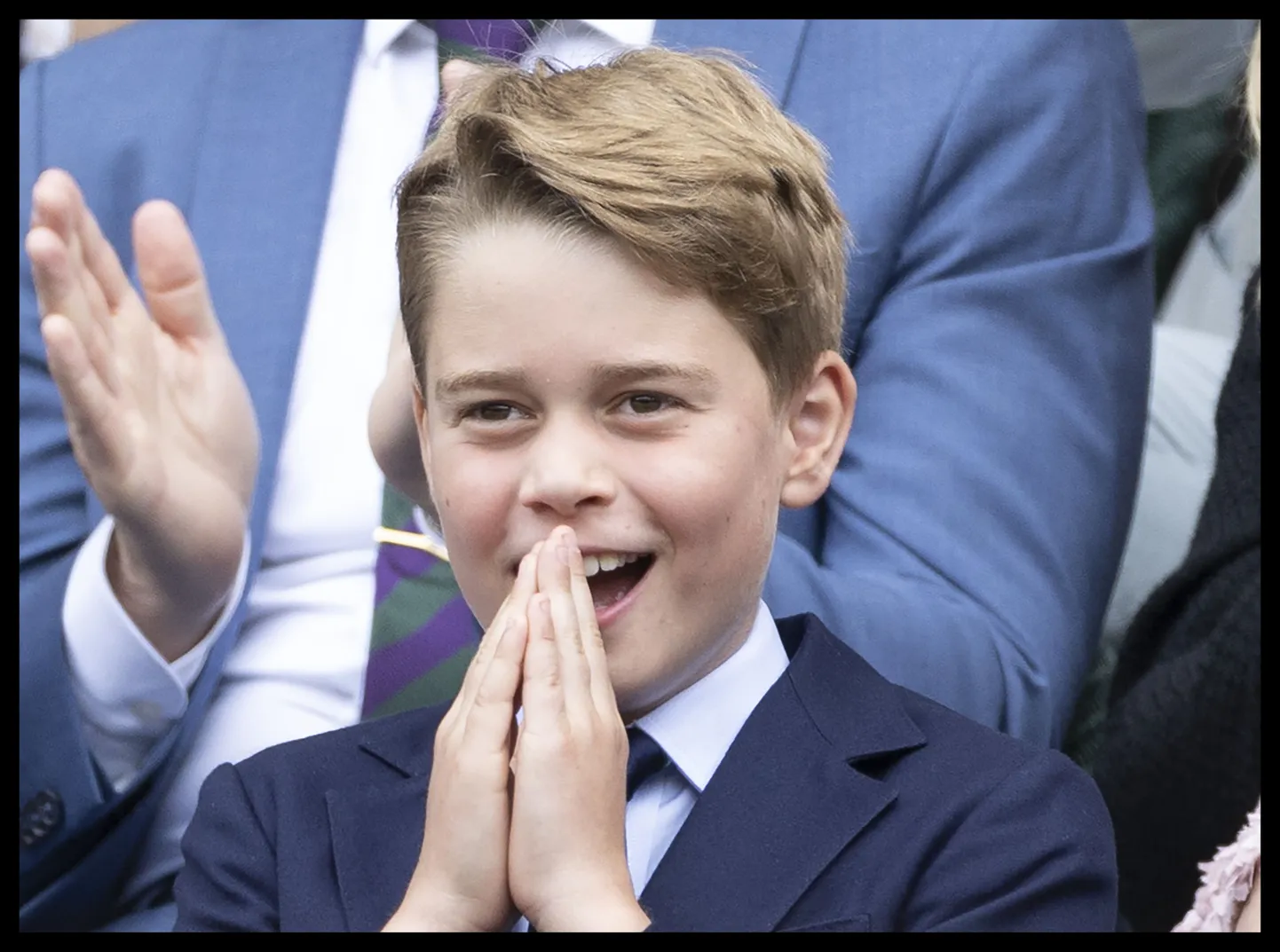 Prints George Wimbledoni tenniseturniiri vaatamas.