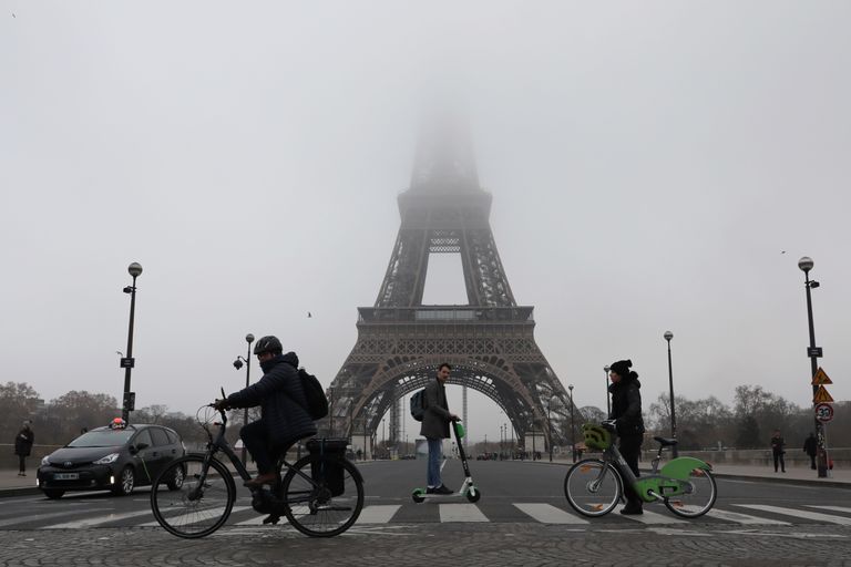 Osa Pariisi elanikest otsustas täna streigi tõttu tööle sõita jalgrattaga. 