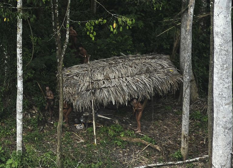 Amazonase ühe põlishõimu liikmed