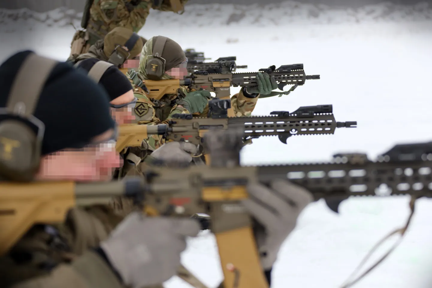 Erioperatsioonide väejuhatus saab uuteks relvadeks on automaadi Heckler & Koch 416 ja püstoli Glock 19.