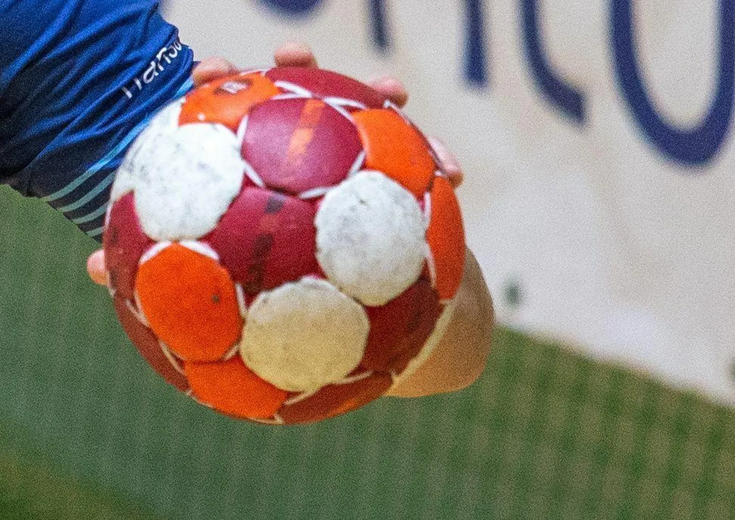 PRÄÄNIK

Pühapäevases Balti käsipalliliiga kohtumises alistas Viljandi klubi tiitlikaitsja, Läti ZRHK Tenax Dobele tulemusega 25:23.