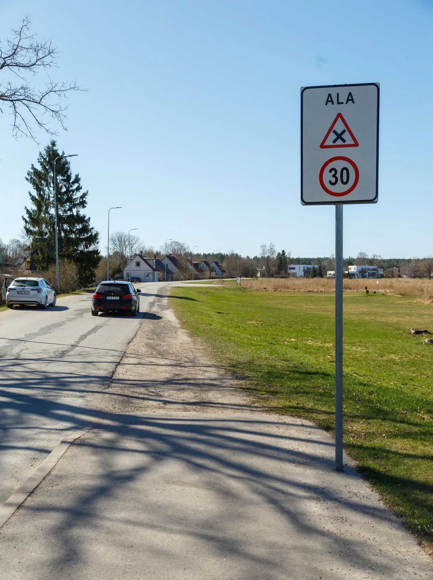 Sellele Võlsi tee lõigule, kust praegu lõpeb kergliiklustee ning ratturitel ja jalakäijatel tuleb edasi liikuda teepervel, soovitakse ehitada ligi kahekilomeetrine kergtee Võlsile.