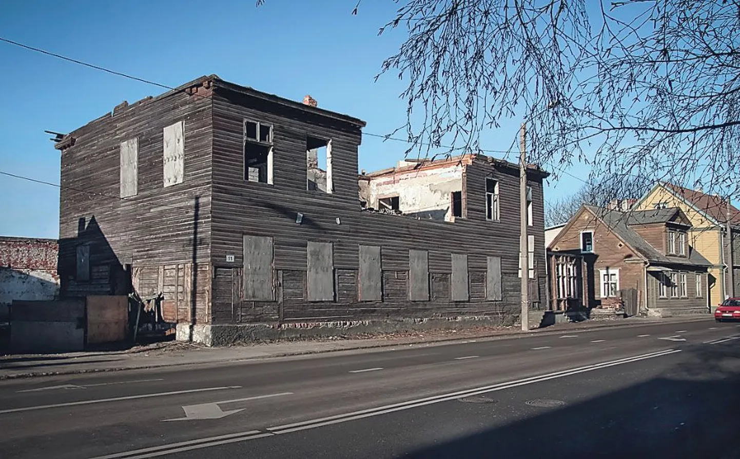 Nüüdseks veel enam maad ligi lammutatud Riia maantee 11 maja asemele kerkib peagi uus, vana täpne koopia.