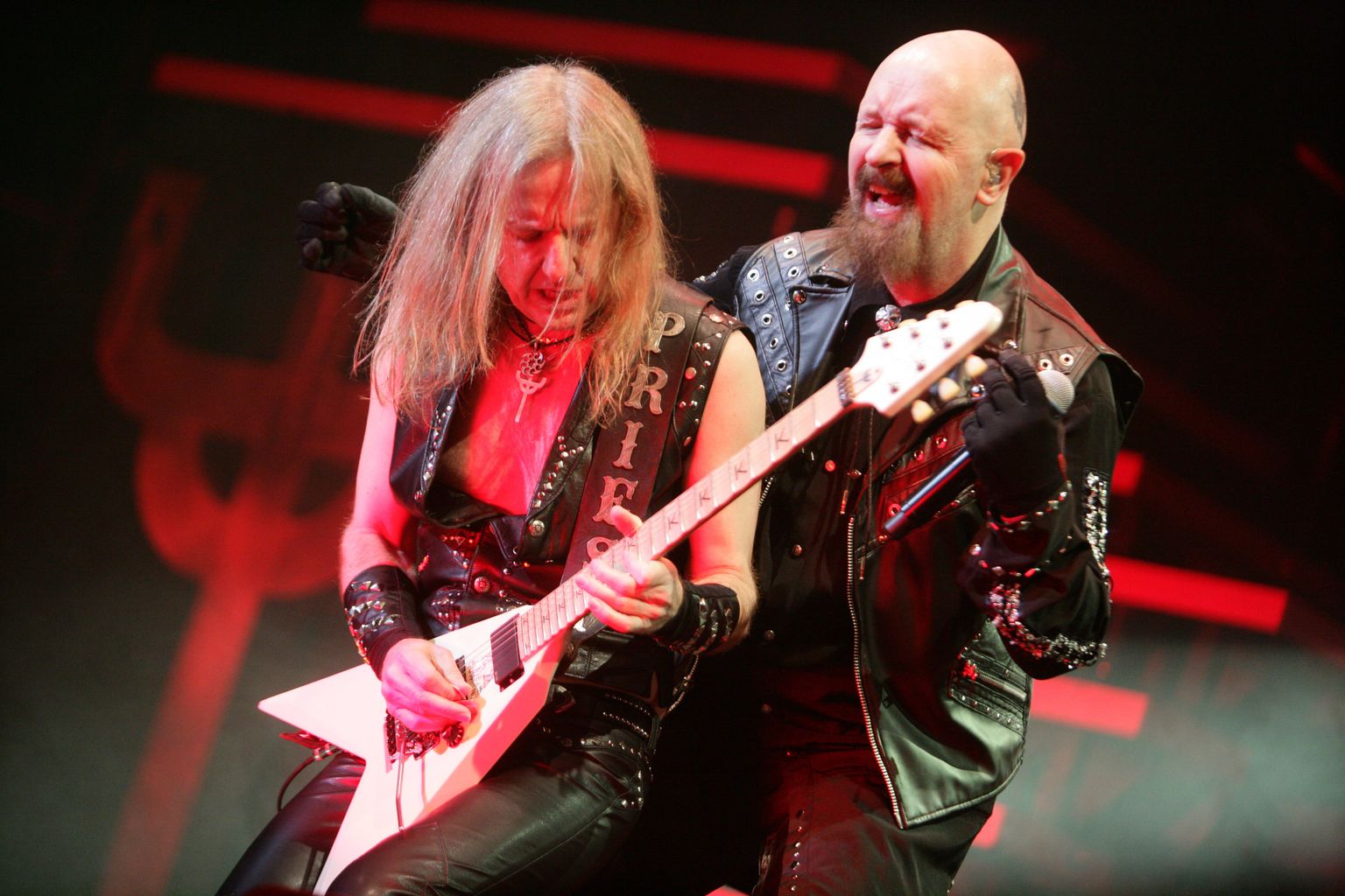 Judas Priest: kitarrist K. K. Downing ja laulja Rob Halford.