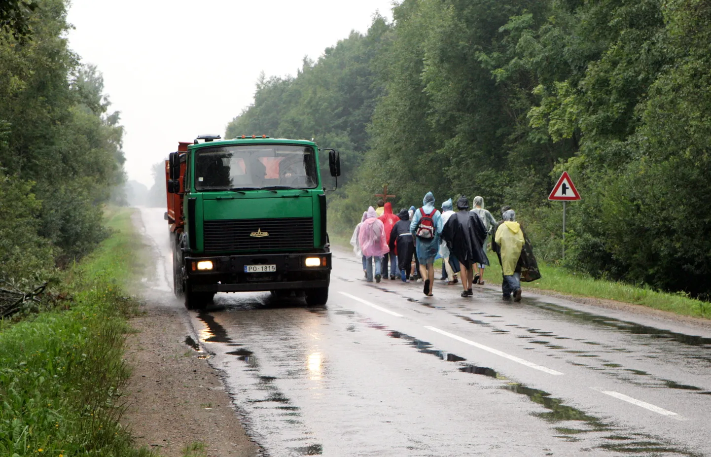 Svētceļnieki dodas uz Aglonu, lai piedalītos Vissvētākās Jaunavas Marijas debesīs uzņemšanas svētkos.