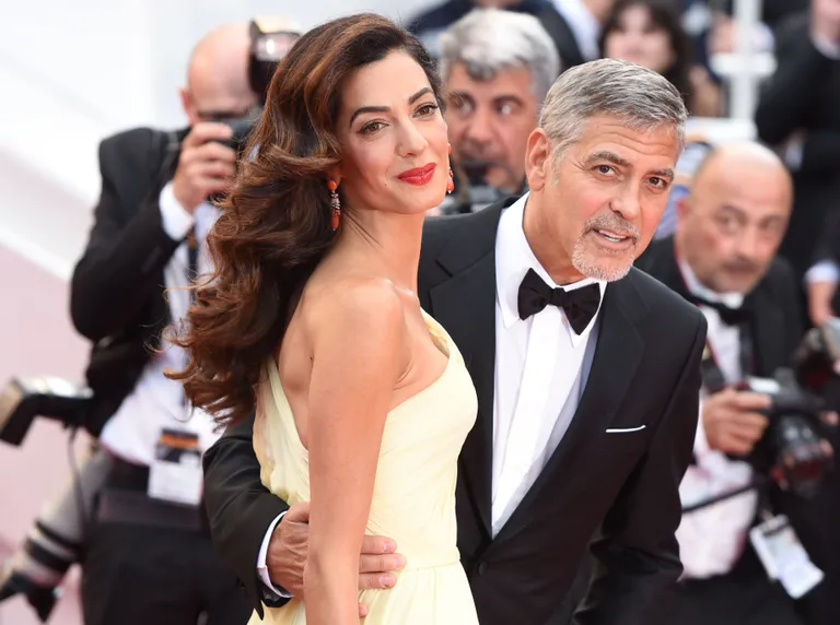 George ja Amal Clooney Cannes´is punasel vaibal