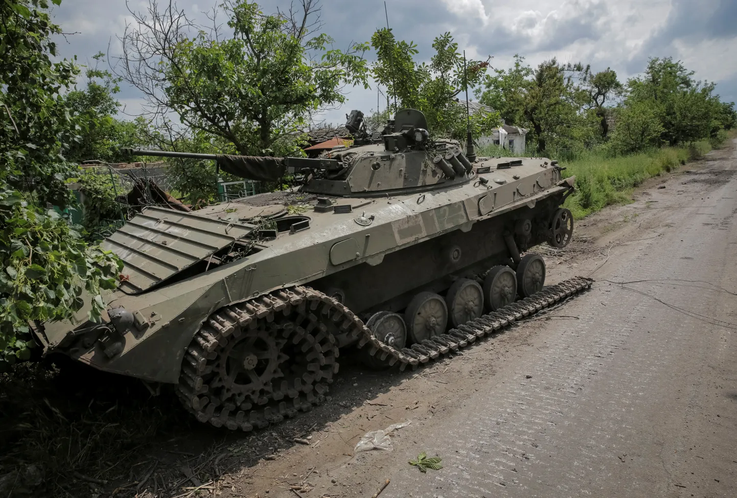Puruks lastud venelaste BMP-2 Donetski oblastis
