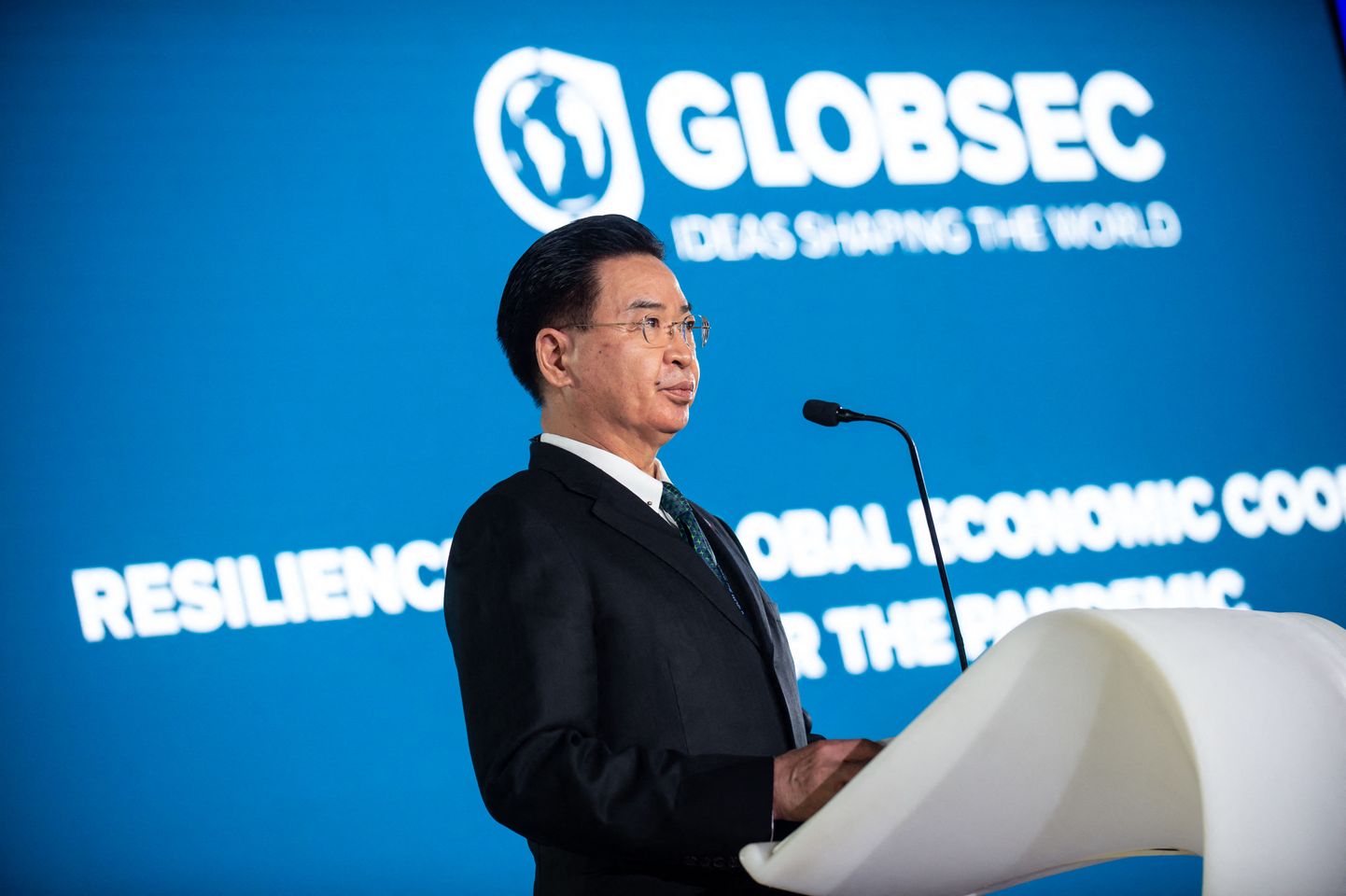 Taiwanese Foreign Minister Joseph Wu speaks at Globsec forum in Bratislava, Slovakia on October 26, 2021 during his visit to Slovakia and the Czech Republic. (Photo by VLADIMIR SIMICEK / AFP)