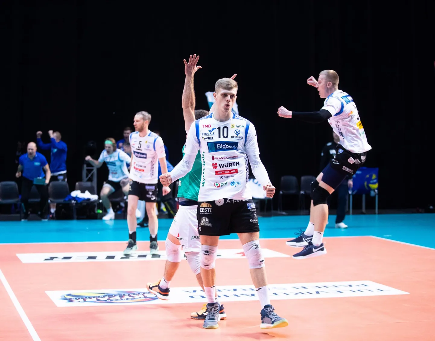 Bigbank Tartu alistas läinud neljapäeval kodusaalis 3:0 Läti meeskonna OC Limbaži/MSĢ. Mängus tõi kõige rohkem punkte (13) Stefan Kaibald (nr 10).