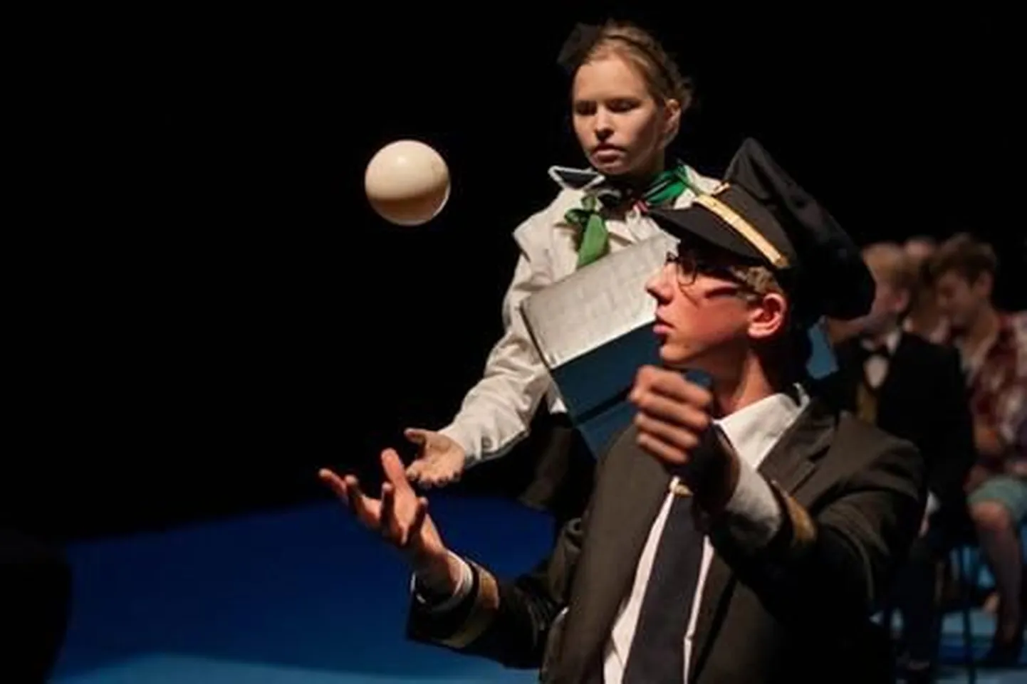 OMAtsirkus / TIINA MÖLDER &amp; HELEN REITSNIK: Pilet kuskile