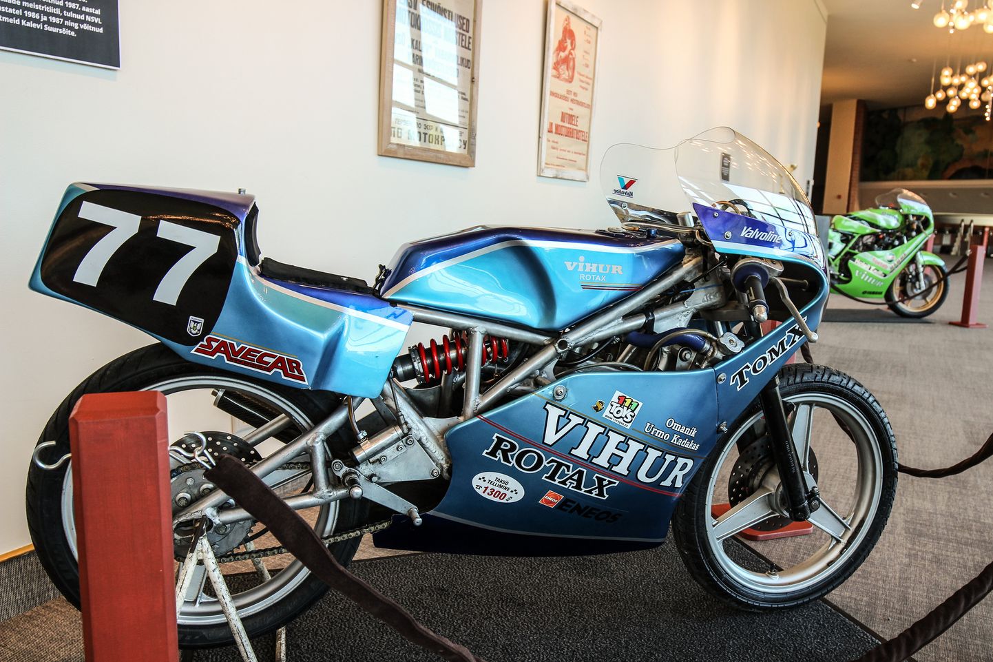 Esiplaanil Viljandi motolegendi Peeter Kovali võistlusratas Vihur-Rotax.