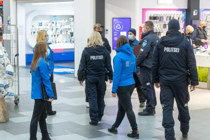 Ametnikud ja politseinikud kontrollisid maskikandmist