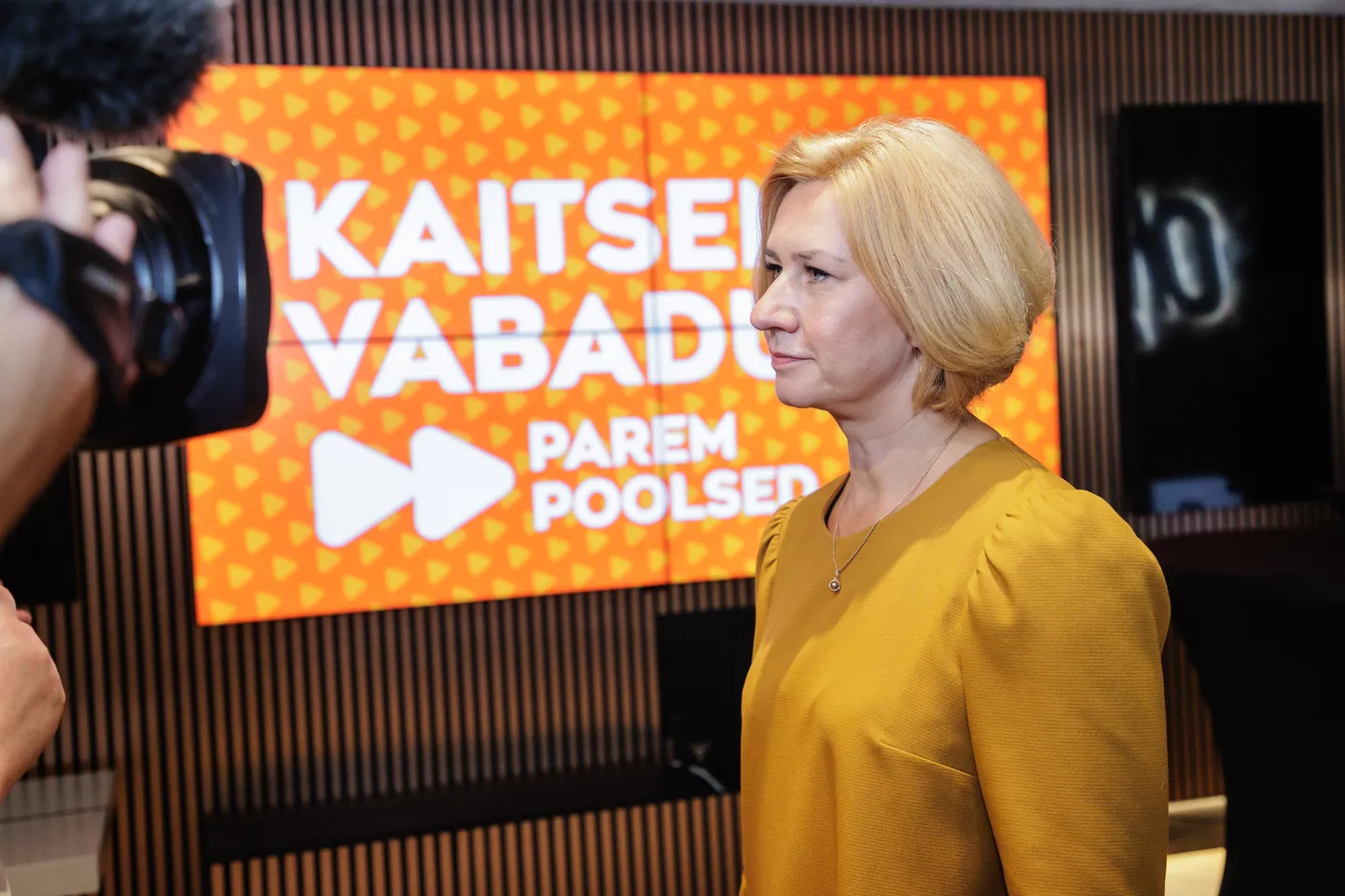 Parempoolsete juht Lavly Perling erakonna valimispeol.