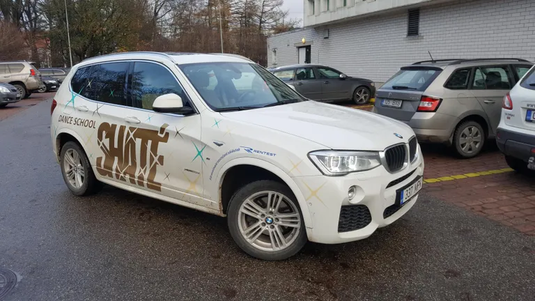 Seda 2016. aasta BMWd üritasid vargad Krõõt Kiviste ja Märt Vaguri hoovist minema viia, kuid õnneks see ei õnnestunud.