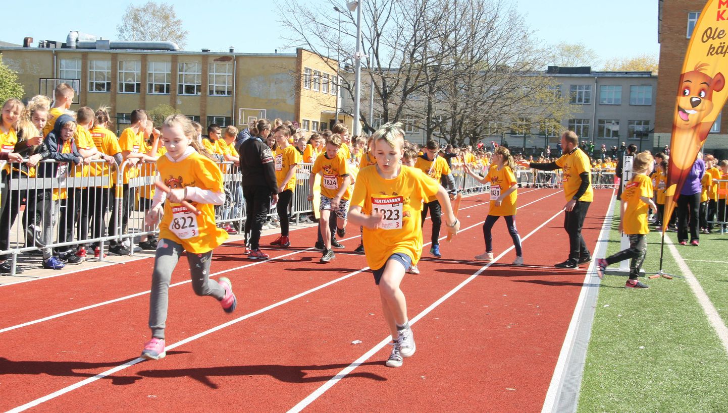 Один из стартов благотворительного забега дали на стадионе Ярвеской гимназии Кохтла-Ярве.