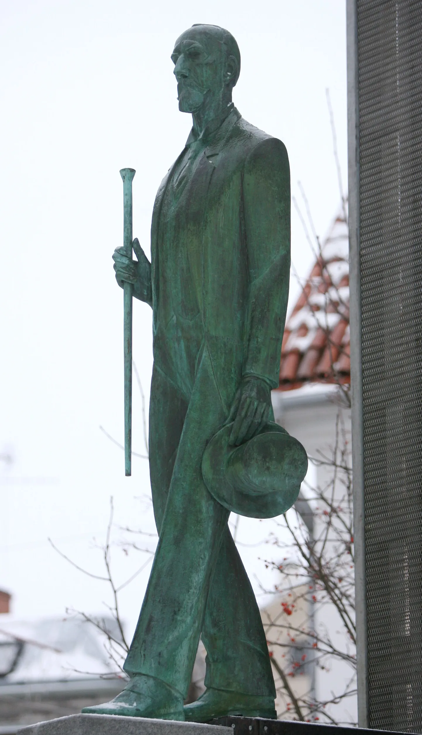 Jaan Tõnissoni kuju Tartus Postimehe toimetuse vastas Gildi tänaval.