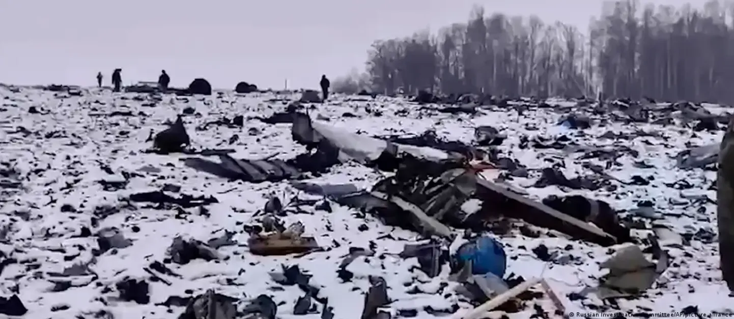 Обломки на месте падения Ил-76 в Белгородской области