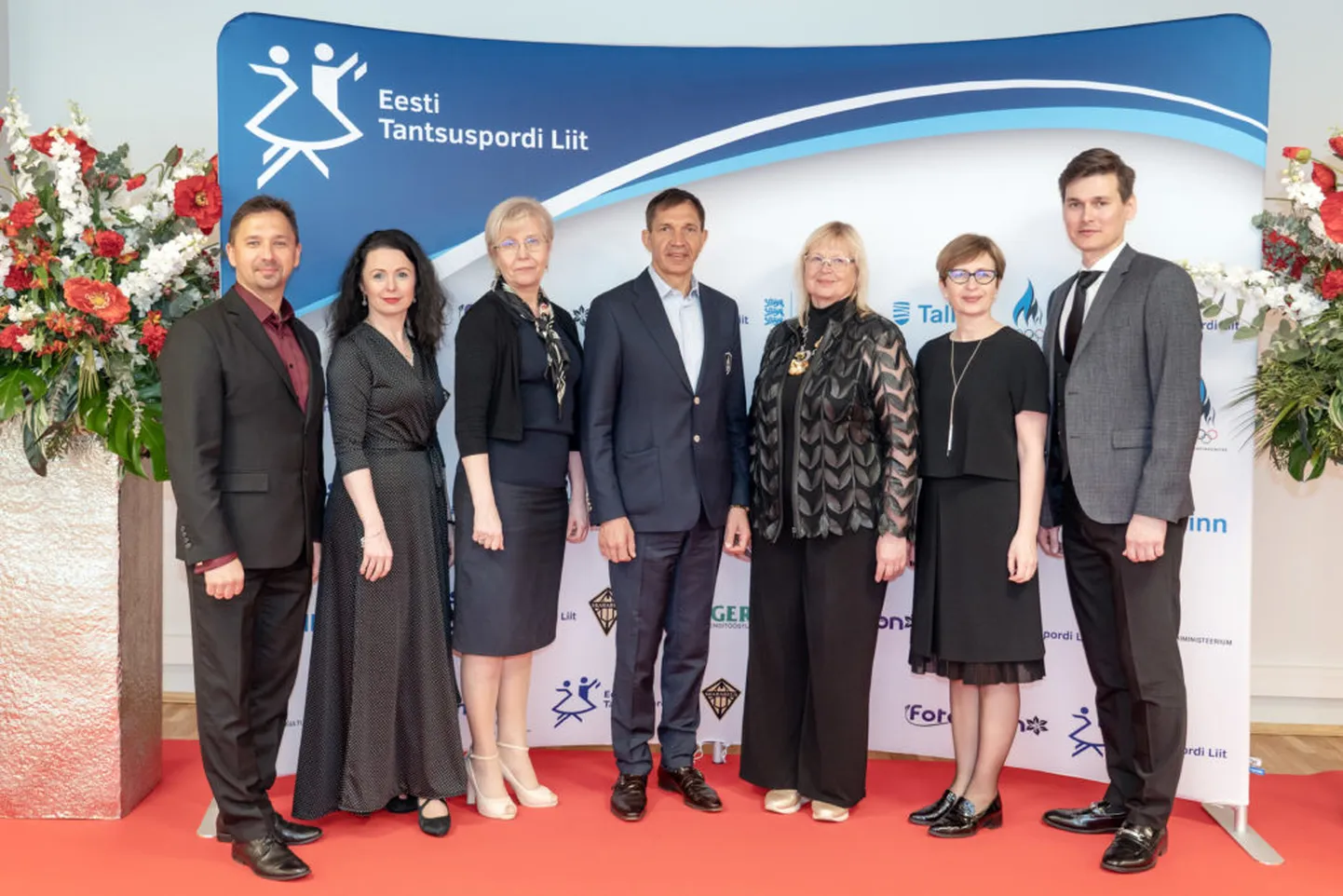 Eesti Tantsuspordi Liit koos EOK presidendi Urmas Sõõrumaaga