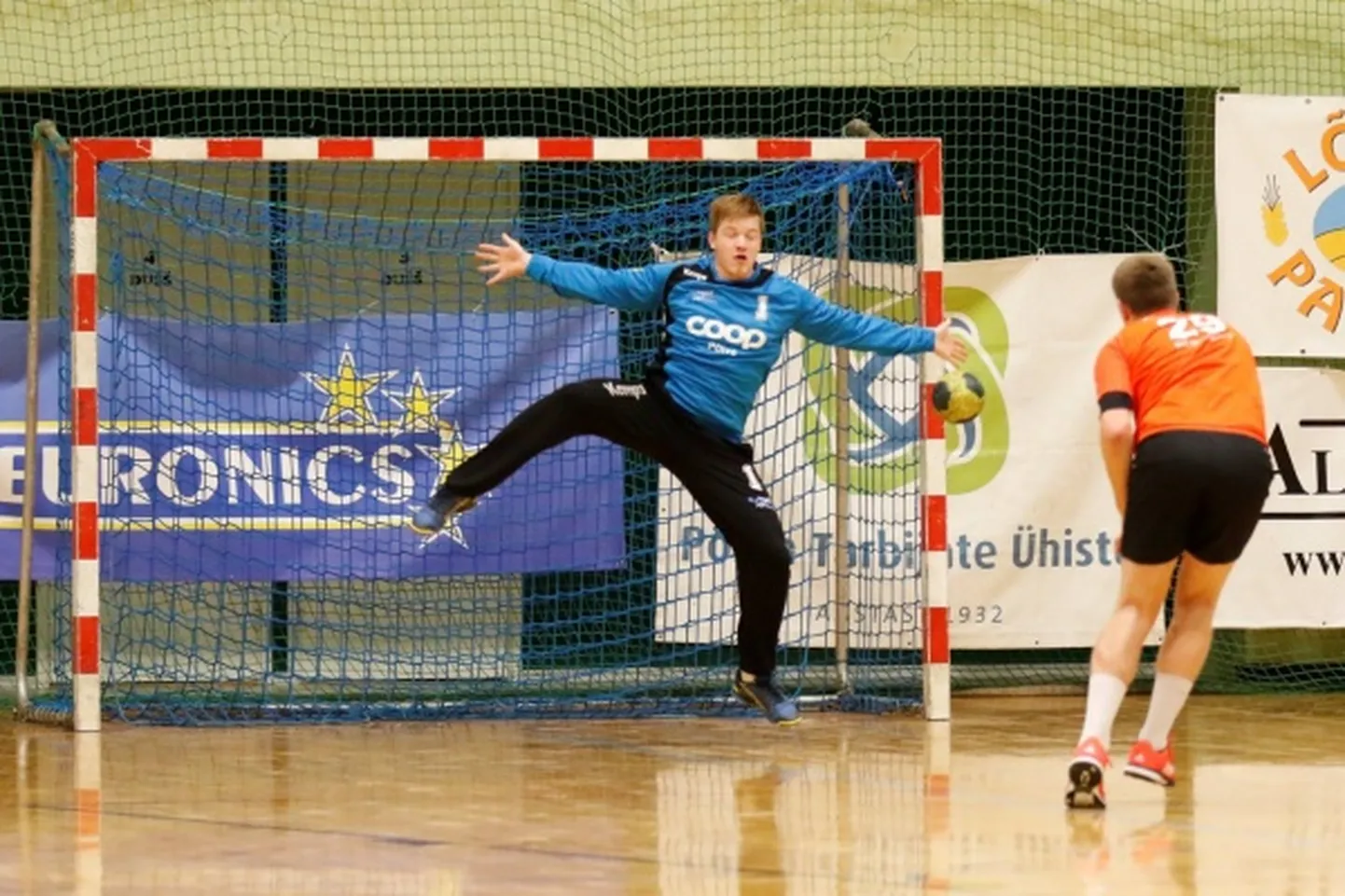 Raivo Rudissaar tõrjus Coopi väravasuul SK Tapa vastu kaks karistusviset, sealhulgas meistriliiga parimaks snaipriks tõusnud Vahur Oolupi oma.