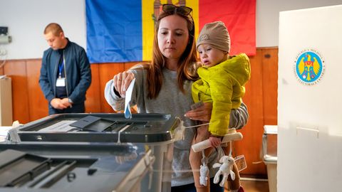 Vēlēšanās Moldovā: pēc trešdaļas balsu saskaitīšanas vadībā prorietumnieciskā partija