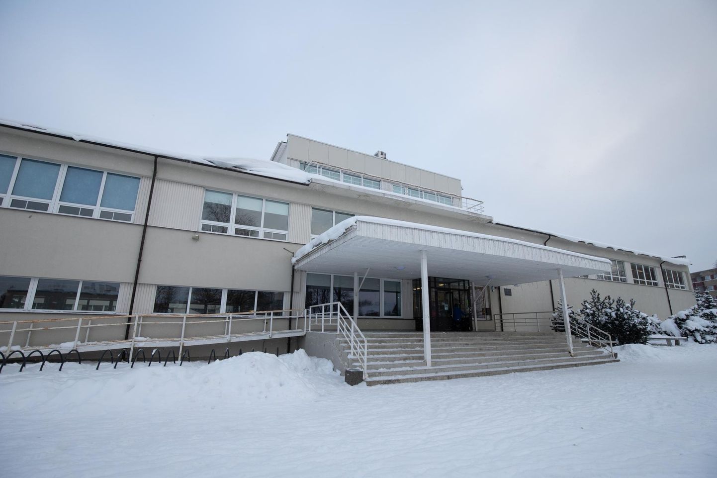 Rakvere reaalgümnaasium on Lääne-Viru maakonna suurim üldhariduskool, kus õpib peaaegu 900 õpilast.