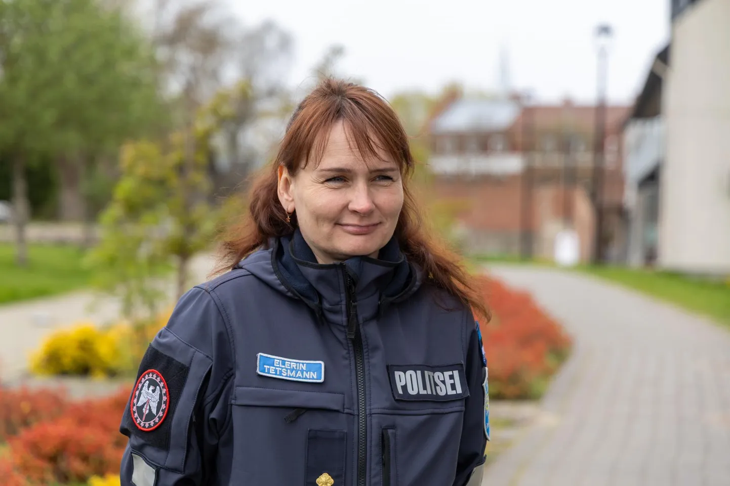 Viljandimaa veebipolitseinik Elerin Tetsmanni tööpäevadest moodustavad kelmused üha suurema osa. Viimastel aastatel on kelmuste hulk plahvatuslikult kasvanud ning võitlus kelmuste tulvaveega on saanud politseinike igapäevaelu lahutamatuks osaks.