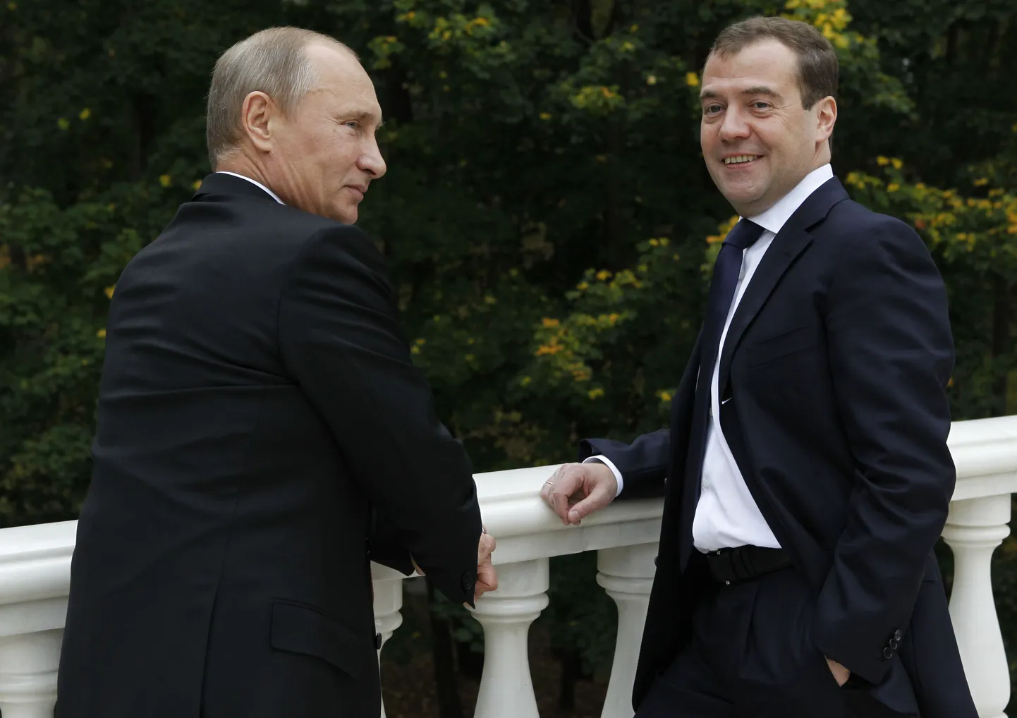 President Vladimir Putin ja peaminister Dmitri Medvedev (paremal).
