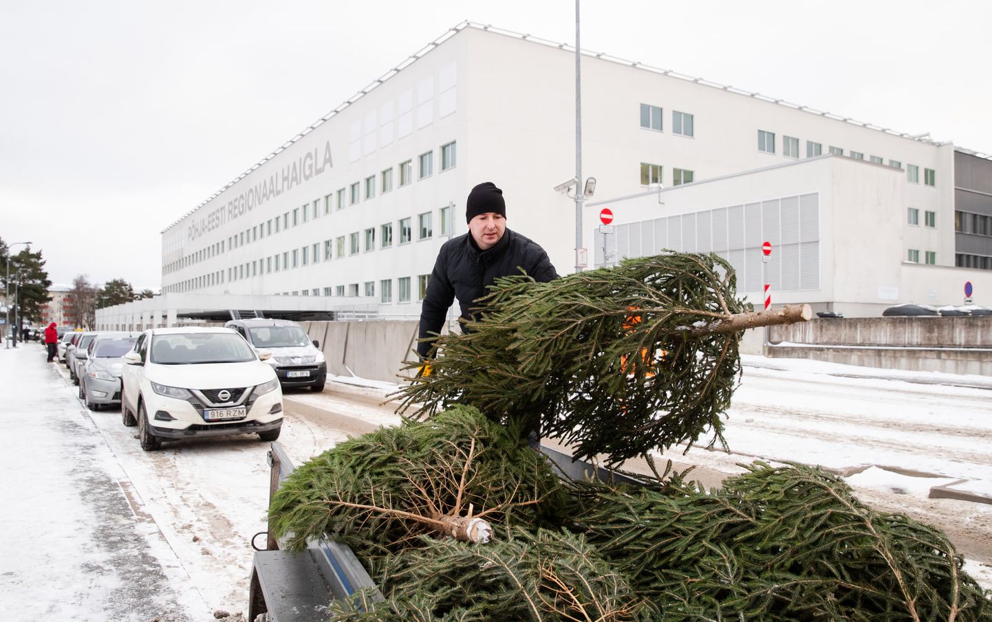 RMK kinkis jõulude eel 106 kuuske erinevatele haiglatele üle Eesti, et tänada ja tunnustada meditsiinitöötajaid ning tuua rõõmu ka patsientidele.