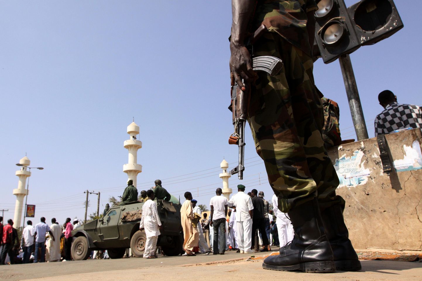 Nigeeria sõdur seisab Josi linnas 22. jaanuaril.