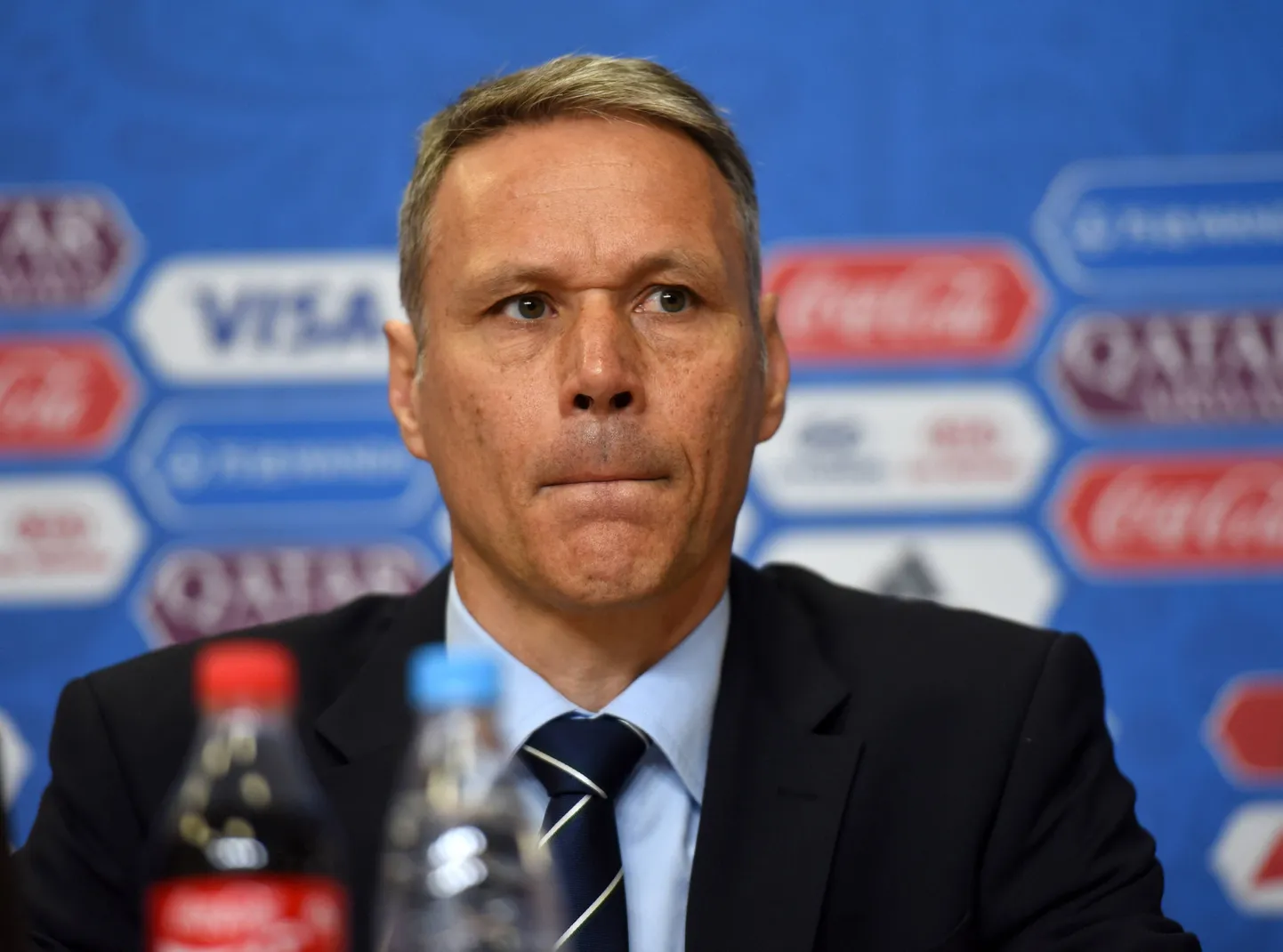Marco van Basten paari aasta eest FIFA ametnikuna kaitsmas väravajoonetehnoloogiat.